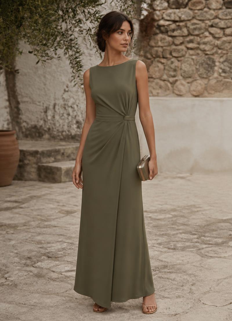 Vestido largo sencillo en verde oliva apagado para las invitadas